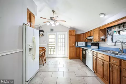 Entry Way - 2775 Valley Rd, Jamison, PA 18929 photo 4 of 7