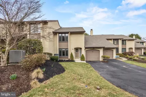 135 Golf Club Dr, Langhorne, PA 19047