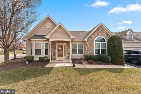 210 Shady Brook Dr, Langhorne, PA 19047