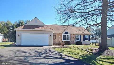 104 Sheffield Ct, Chalfont, PA 18914