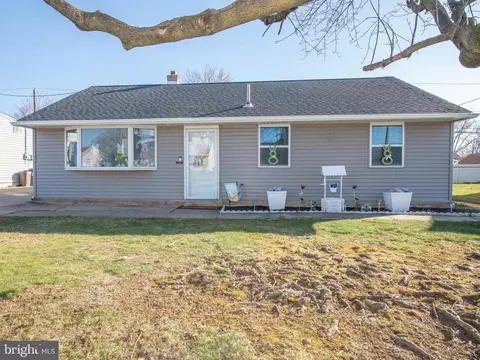 3735 Cedarcrest Rd, Bensalem, PA 19020
