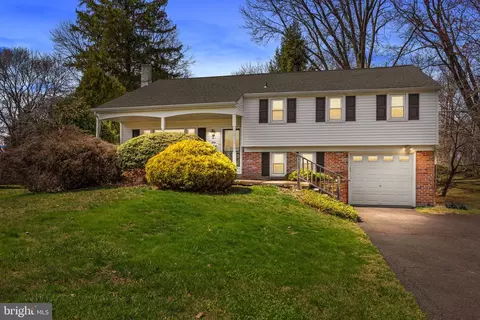806 W Maple Dr, Southampton, PA 18966