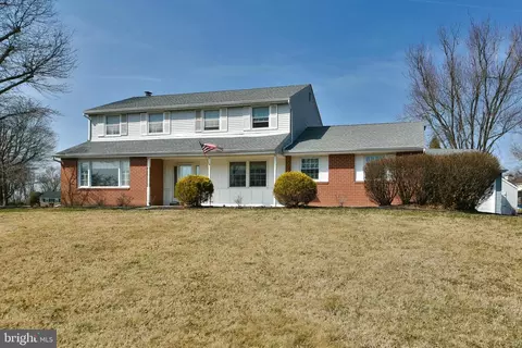 119 Watergate Dr, Feasterville Trevose, PA 19053