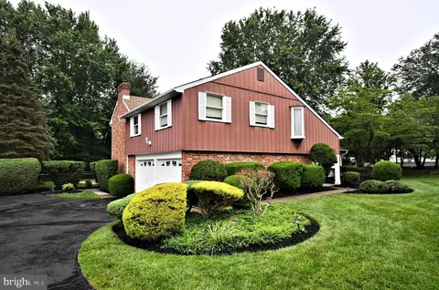 40 Brookside Dr, Holland, PA 18966