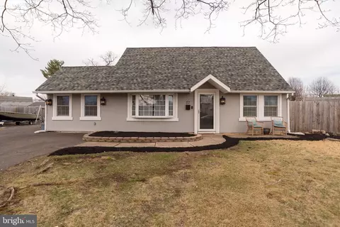 57 New Pond Ln, Levittown, PA 19054