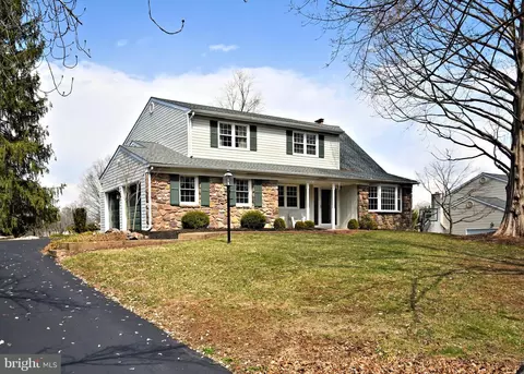 68 High Point Dr, Southampton, PA 18966
