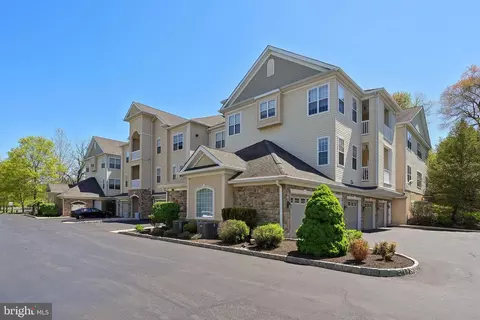 1 Falcon Dr #1-304, Holland, PA 18966