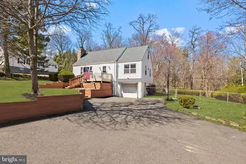 8 Jervue Dr, Yardley, PA 19067