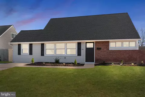 26 Kindle Ln, Levittown, PA 19055