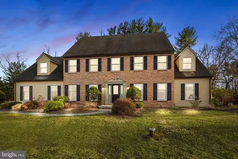 104 Beechwood Dr, Washington Crossing, PA 18977