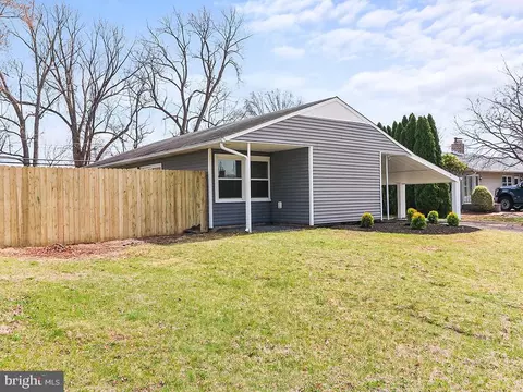 74 Bald Cypress Ln, Levittown, PA 19054