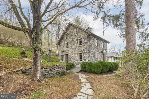4902 River Rd, New Hope, PA 18938