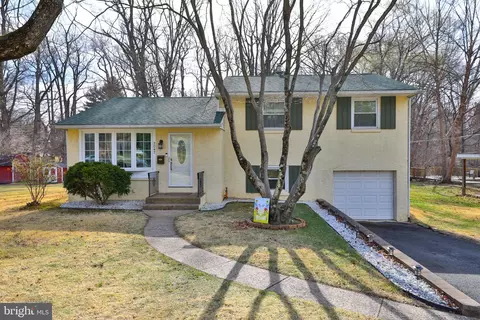 2047 Shadybrook Ln, Feasterville Trevose, PA 19053