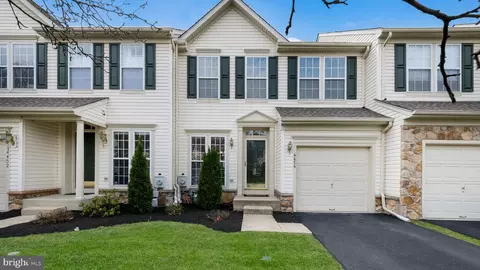 4454 Honeysuckle Ln, Doylestown, PA 18902