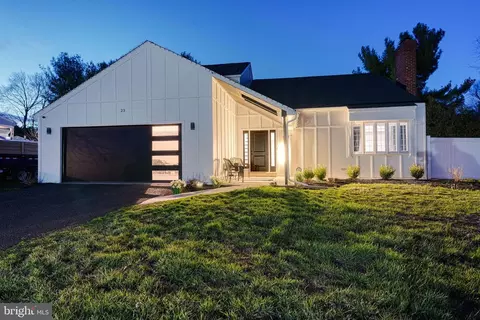 23 Briarwood Dr, Southampton, PA 18966