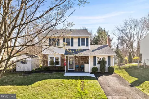 1637 Point Dr, Bensalem, PA 19020