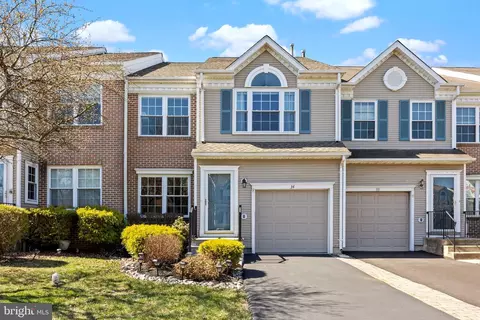 34 Sparrow Walk, Newtown, PA 18940