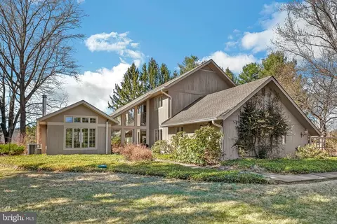5997 Stovers Mill Rd, Doylestown, PA 18902