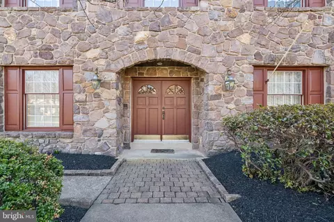 145 Spring Flower Ct, Huntingdon Valley, PA 19006