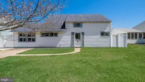 50 Nature Ln, Levittown, PA 19054