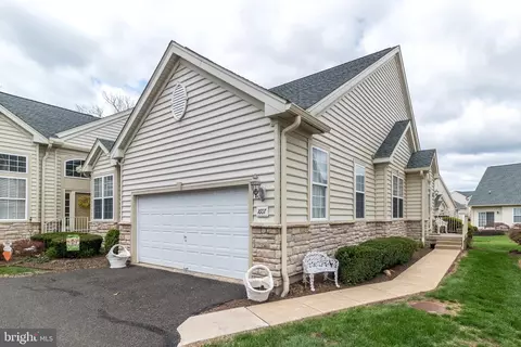 1607 Highgrove Ct #127, Warrington, PA 18976