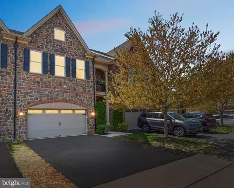 52 David Dr, Newtown, PA 18940