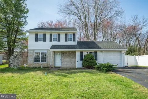 1517 Point Dr, Bensalem, PA 19020