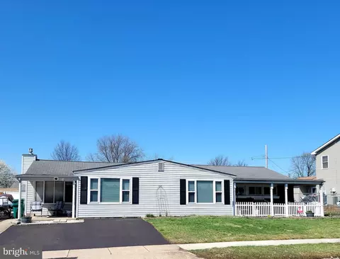 165 Idlewild Rd, Levittown, PA 19057