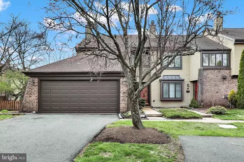 48 Essex Pl, Newtown, PA 18940