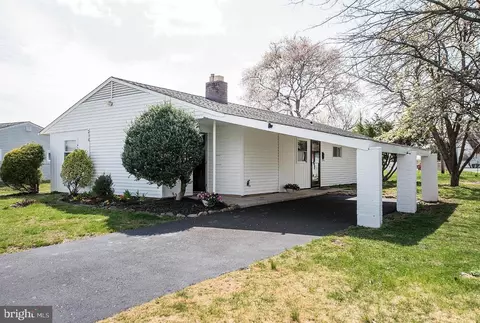 238 Willow Dr, Levittown, PA 19054