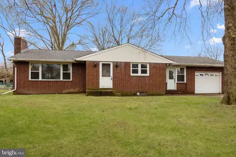 231 Woolston Dr, Morrisville, PA 19067