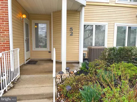 52 Natalie Ct #303, Levittown, PA 19057