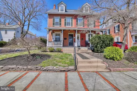 93 Centre, Newtown, PA 18940