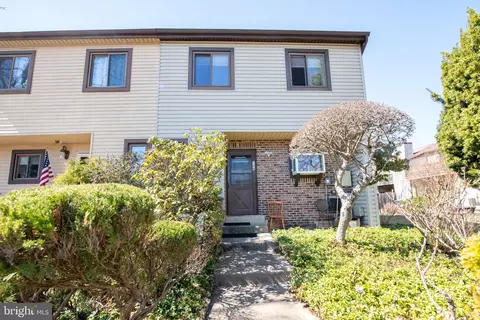 148 Knox Ct, Holland, PA 18966