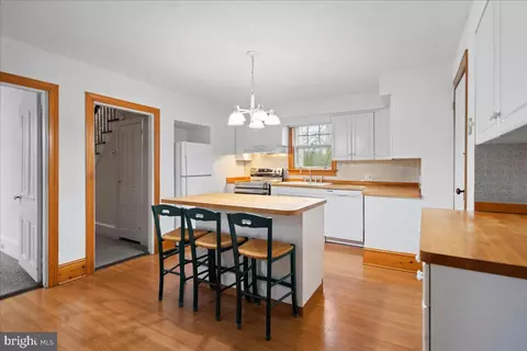 Kitchen - 34 Elfman Dr, Doylestown, PA 18901 photo 1 of 3