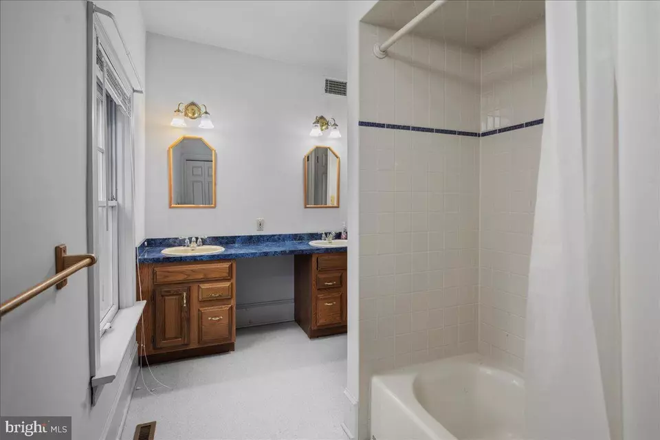 Bath - 34 Elfman Dr, Doylestown, PA 18901 photo 2 of 2