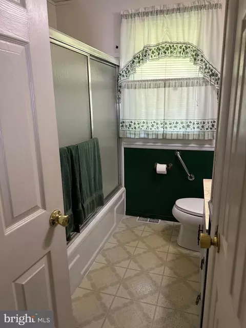Bath - 602 Leopard Ln, Warminster, PA 18974 photo 2 of 2