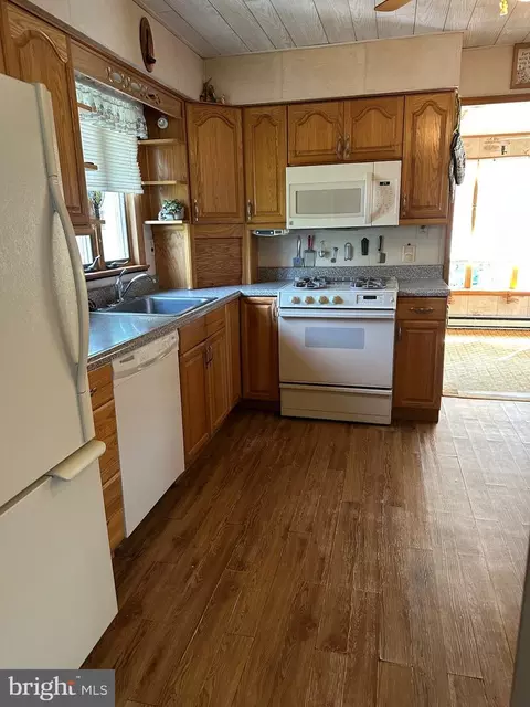 Kitchen - 602 Leopard Ln, Warminster, PA 18974 photo 1 of 2