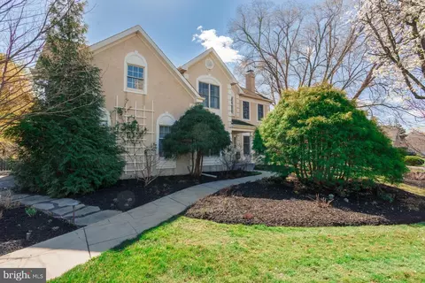 2051 Dawn Ln, Newtown, PA 18940