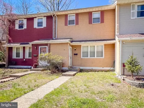 426 Lakeview Ct, Feasterville Trevose, PA 19053