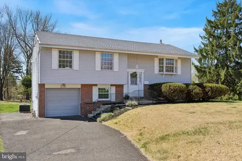 238 Colonial Dr, Warminster, PA 18974