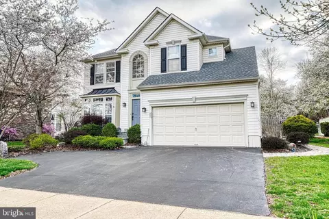 262 Riverwoods Dr, New Hope, PA 18938