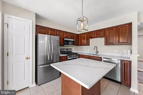 713 Waterway Ct, Quakertown, PA 18951