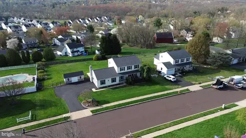 88 Birchwood Dr, Chalfont, PA 18914