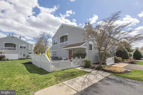 602 B Rose Hollow Dr, Yardley, PA 19067