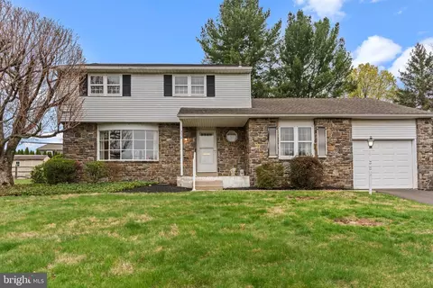 334 Penncrest Dr, Langhorne, PA 19047