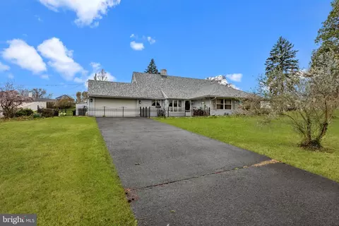 66 Sweetgum Rd, Levittown, PA 19056