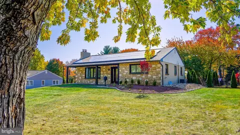 770 Sweetbriar Dr, Warminster, PA 18974