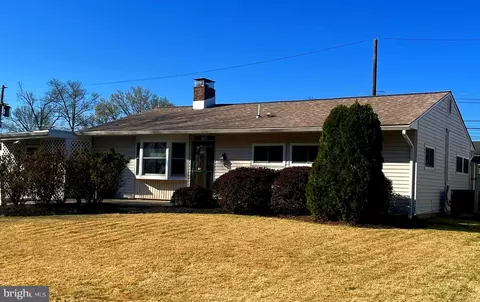 199 Magnolia Dr, Levittown, PA 19054