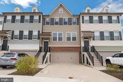 438 Tall Oaks Dr, Warminster, PA 18974